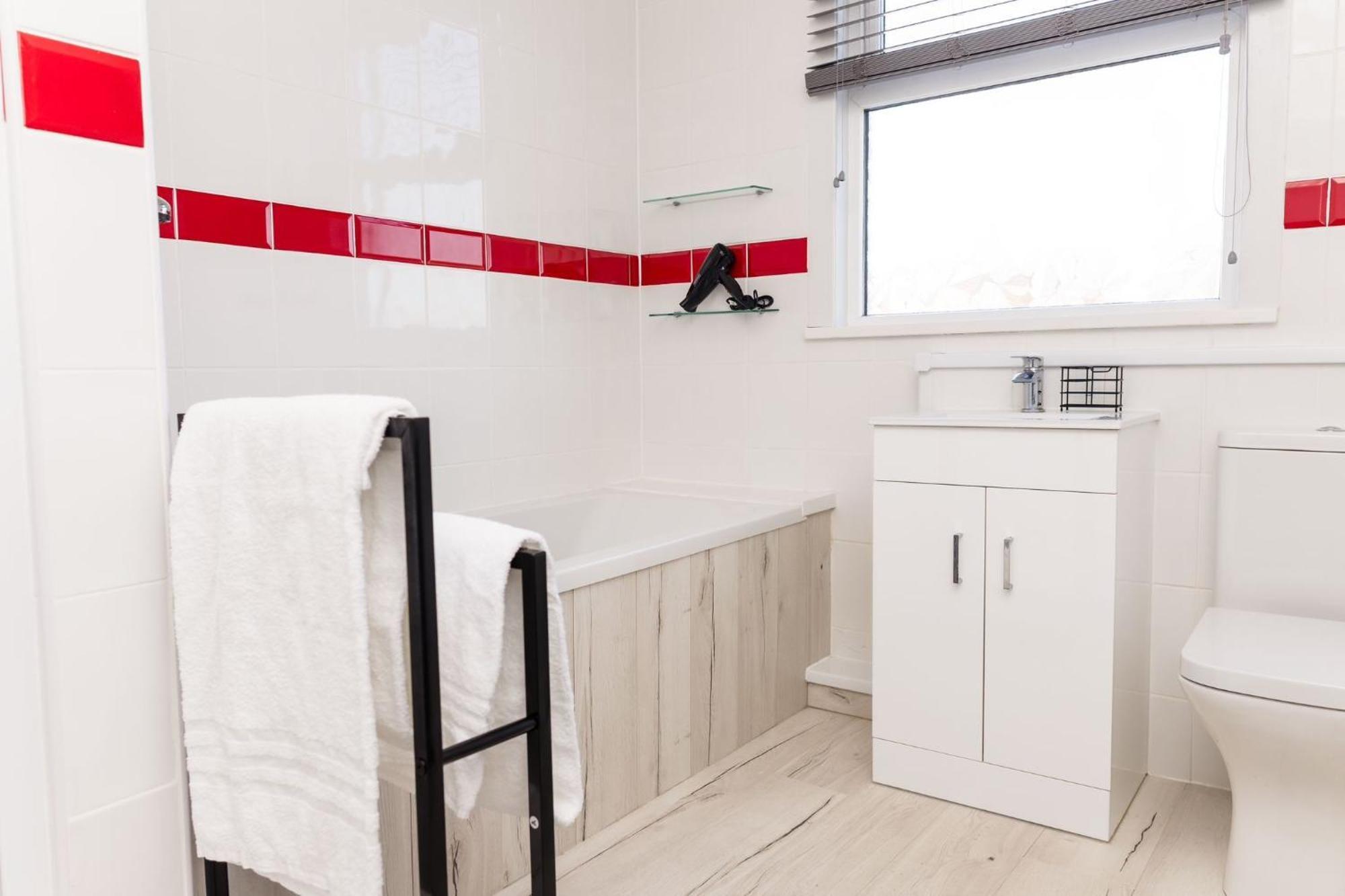 Вилла Muriel Retreat - Central Location - Free Parking, Fast Wifi, Smarttv With Netflix By Yoko Property Редкар Экстерьер фото